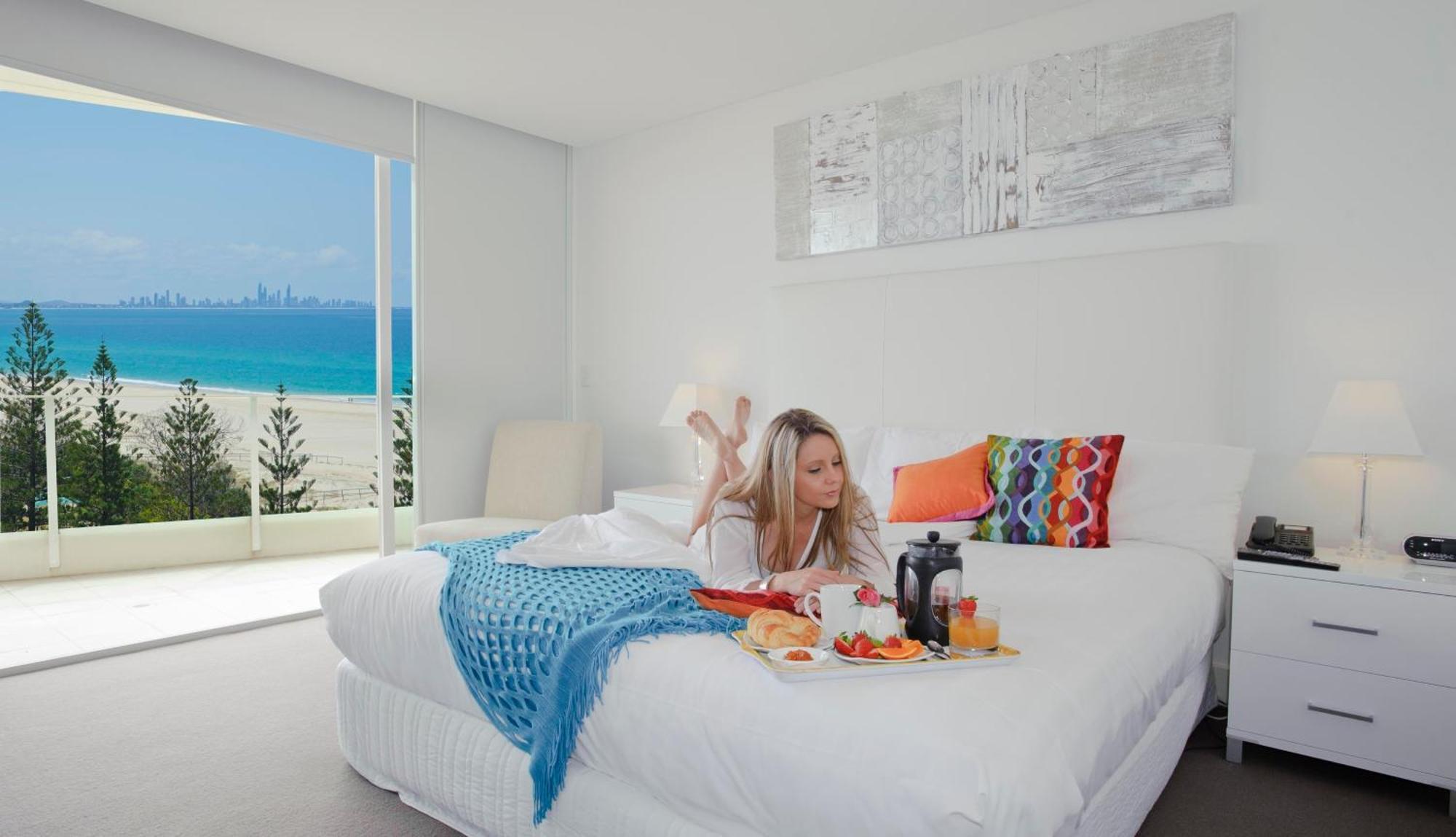 Kirra Surf Apartments Guldkusten Exteriör bild