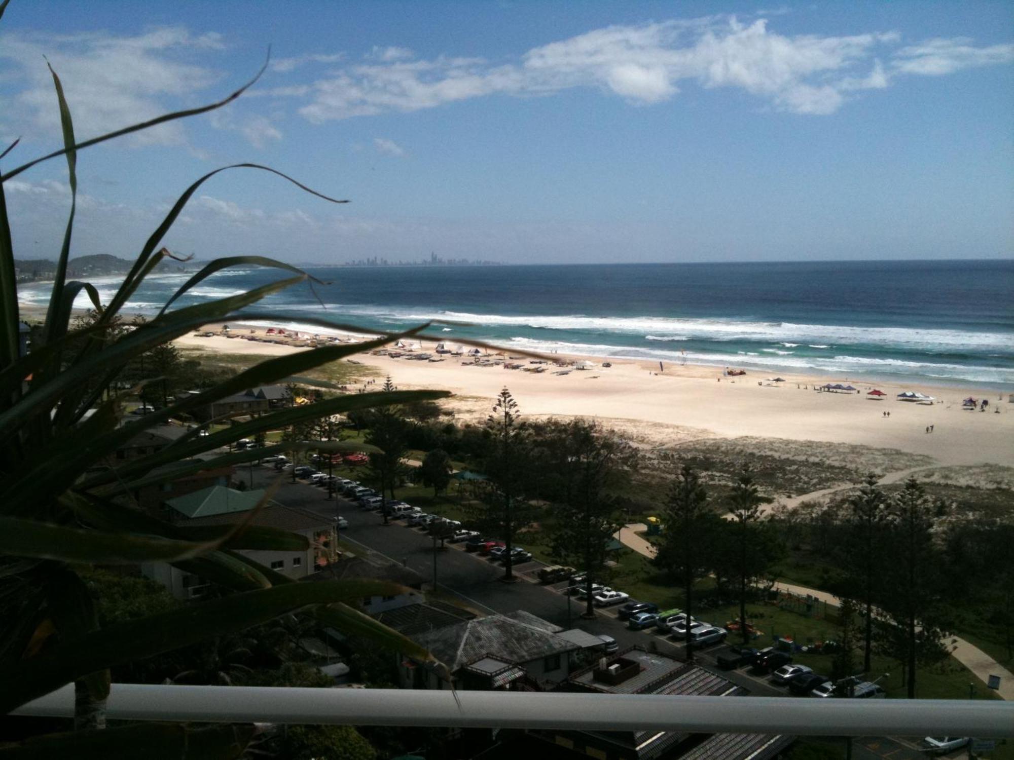 Kirra Surf Apartments Guldkusten Exteriör bild