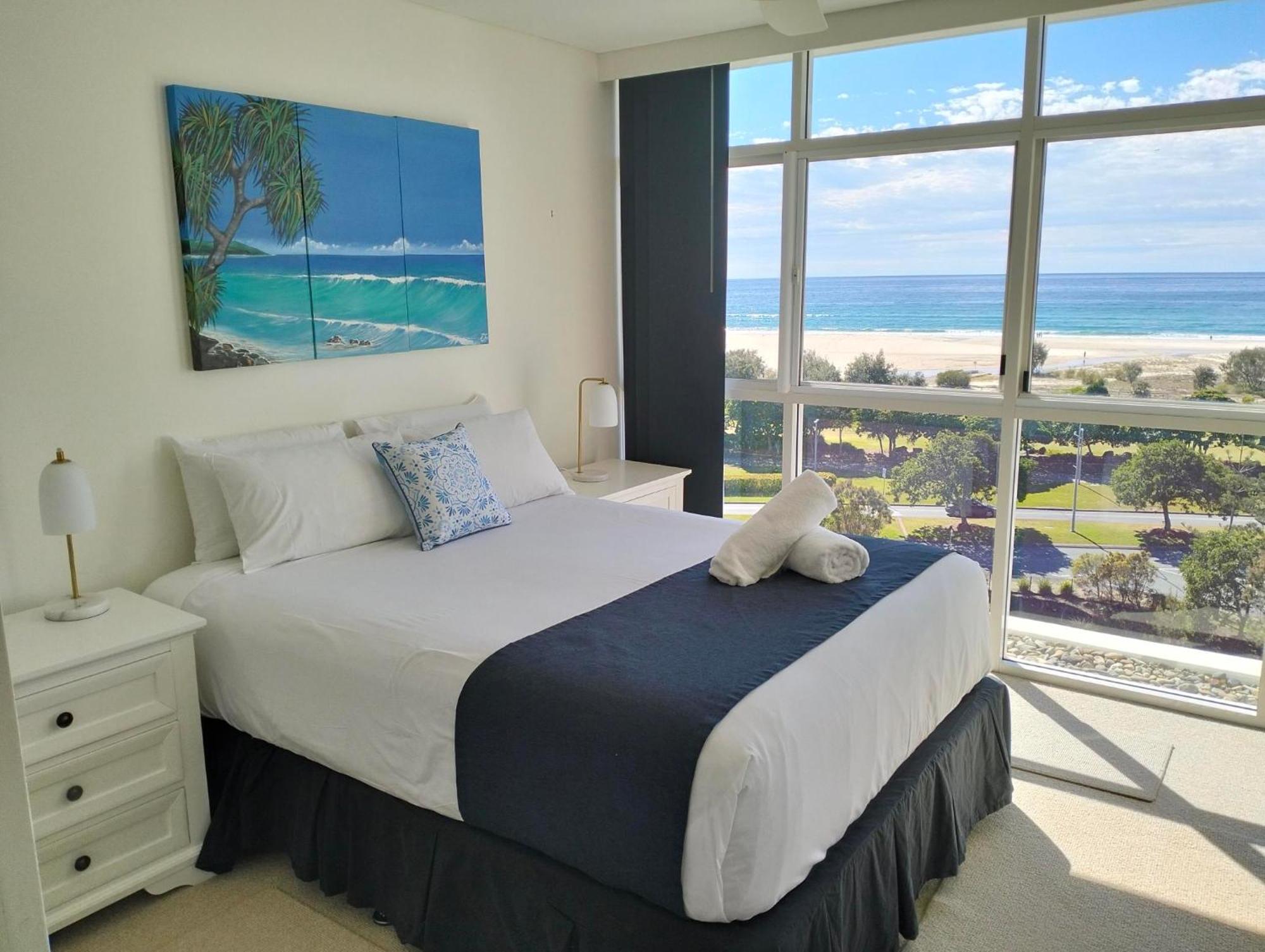 Kirra Surf Apartments Guldkusten Exteriör bild