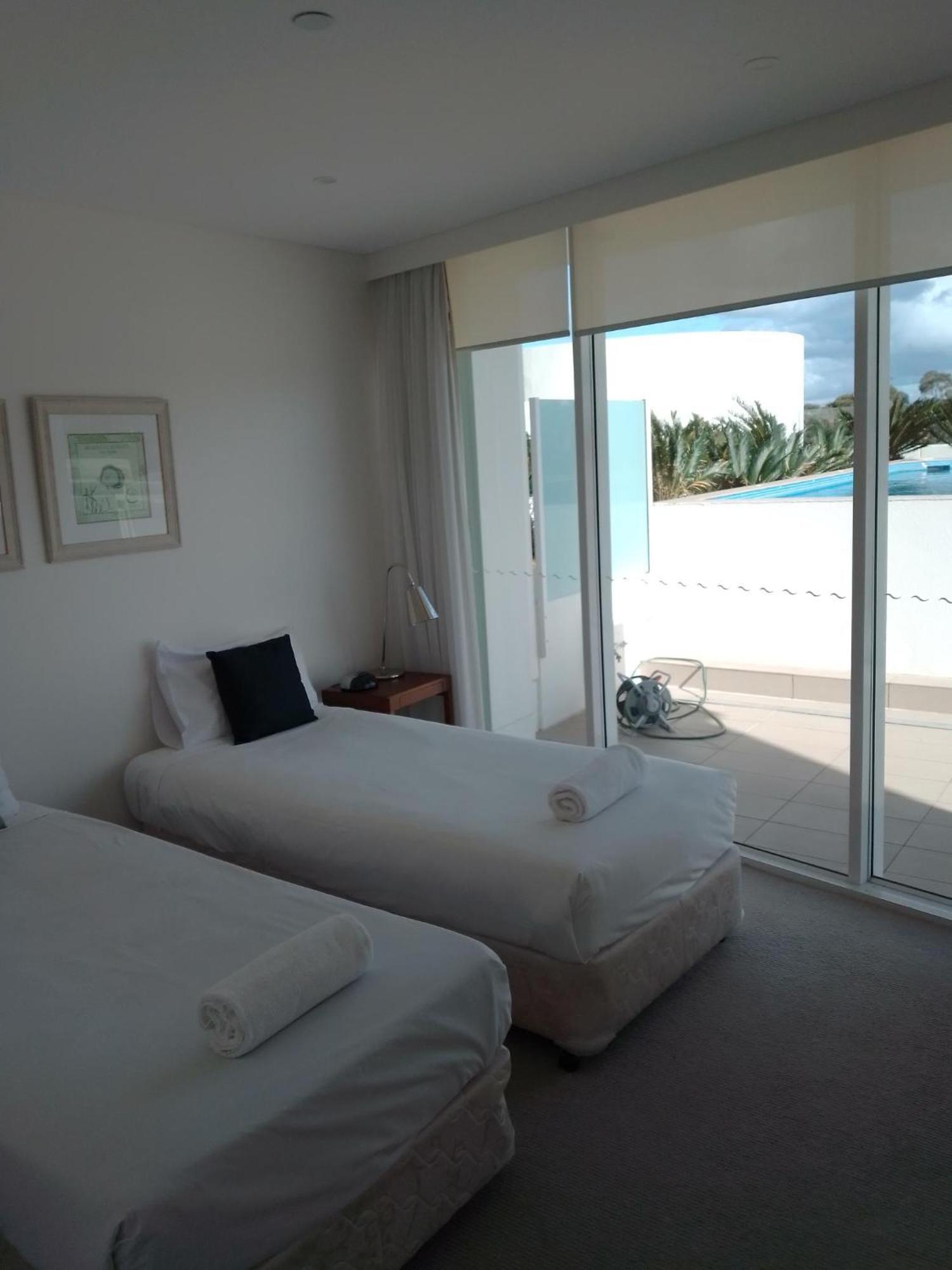 Kirra Surf Apartments Guldkusten Exteriör bild