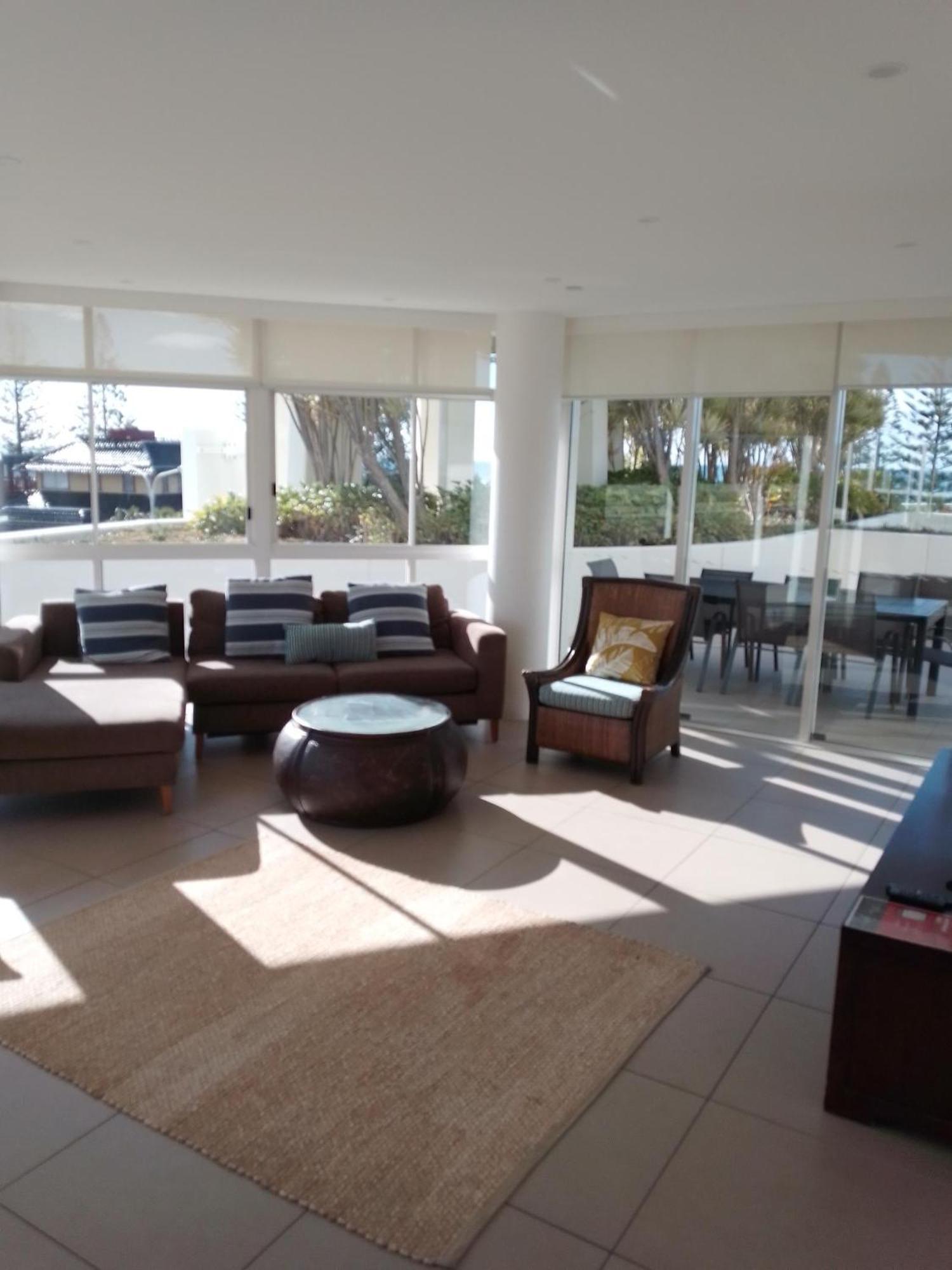 Kirra Surf Apartments Guldkusten Exteriör bild