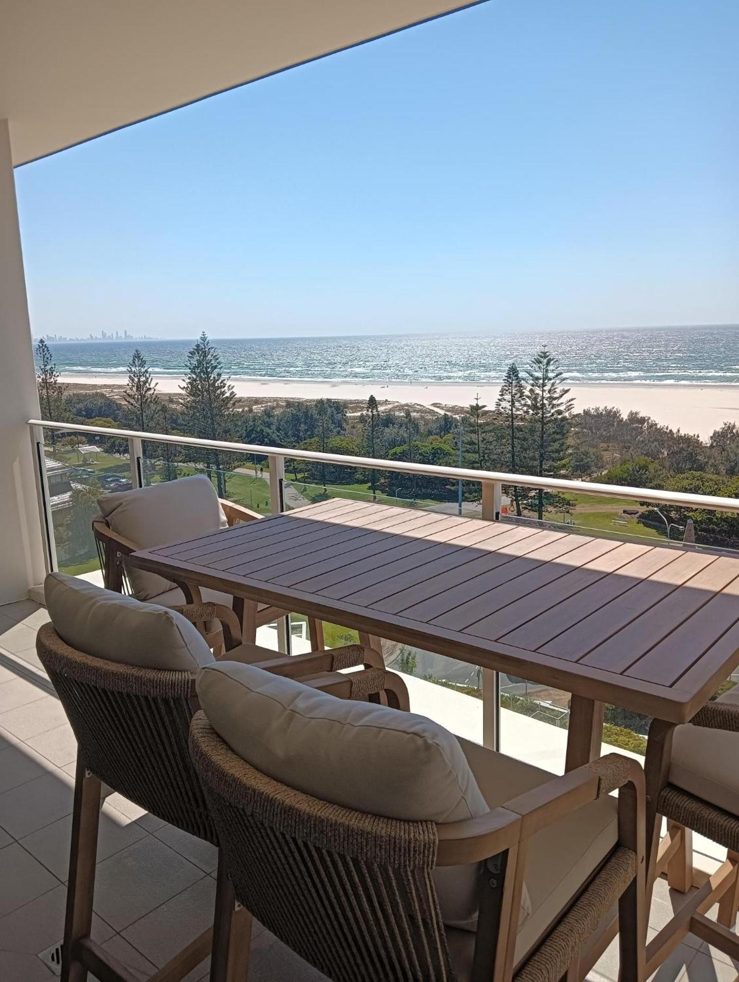 Kirra Surf Apartments Guldkusten Exteriör bild