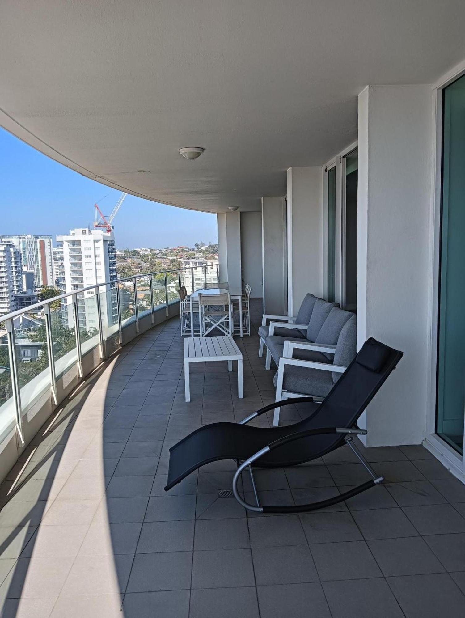 Kirra Surf Apartments Guldkusten Exteriör bild