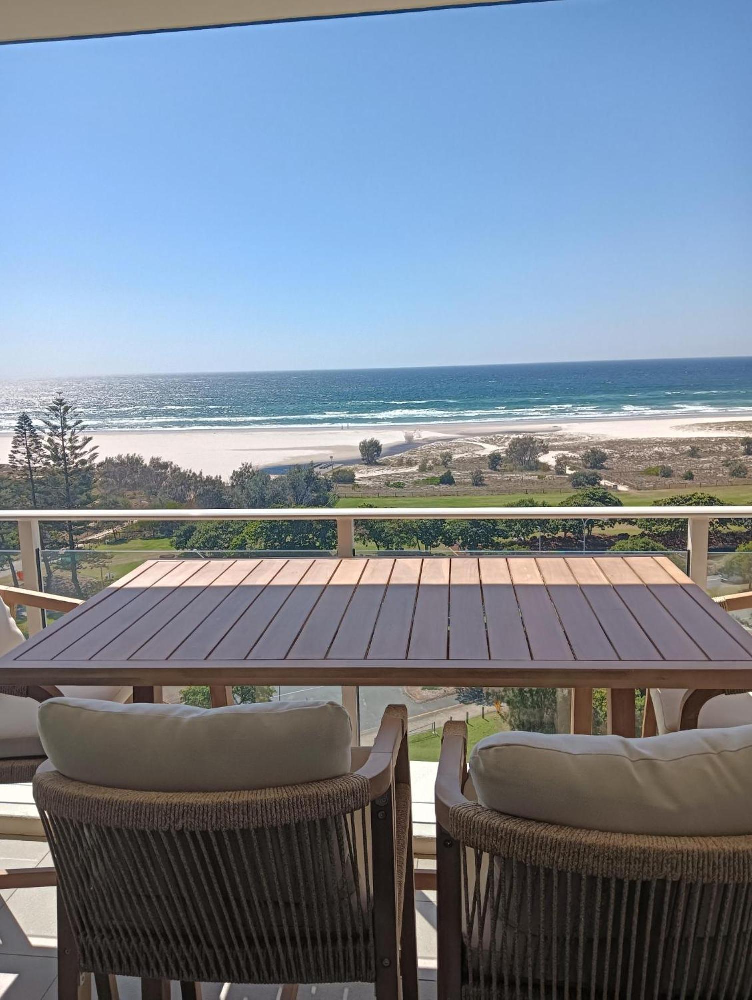 Kirra Surf Apartments Guldkusten Exteriör bild