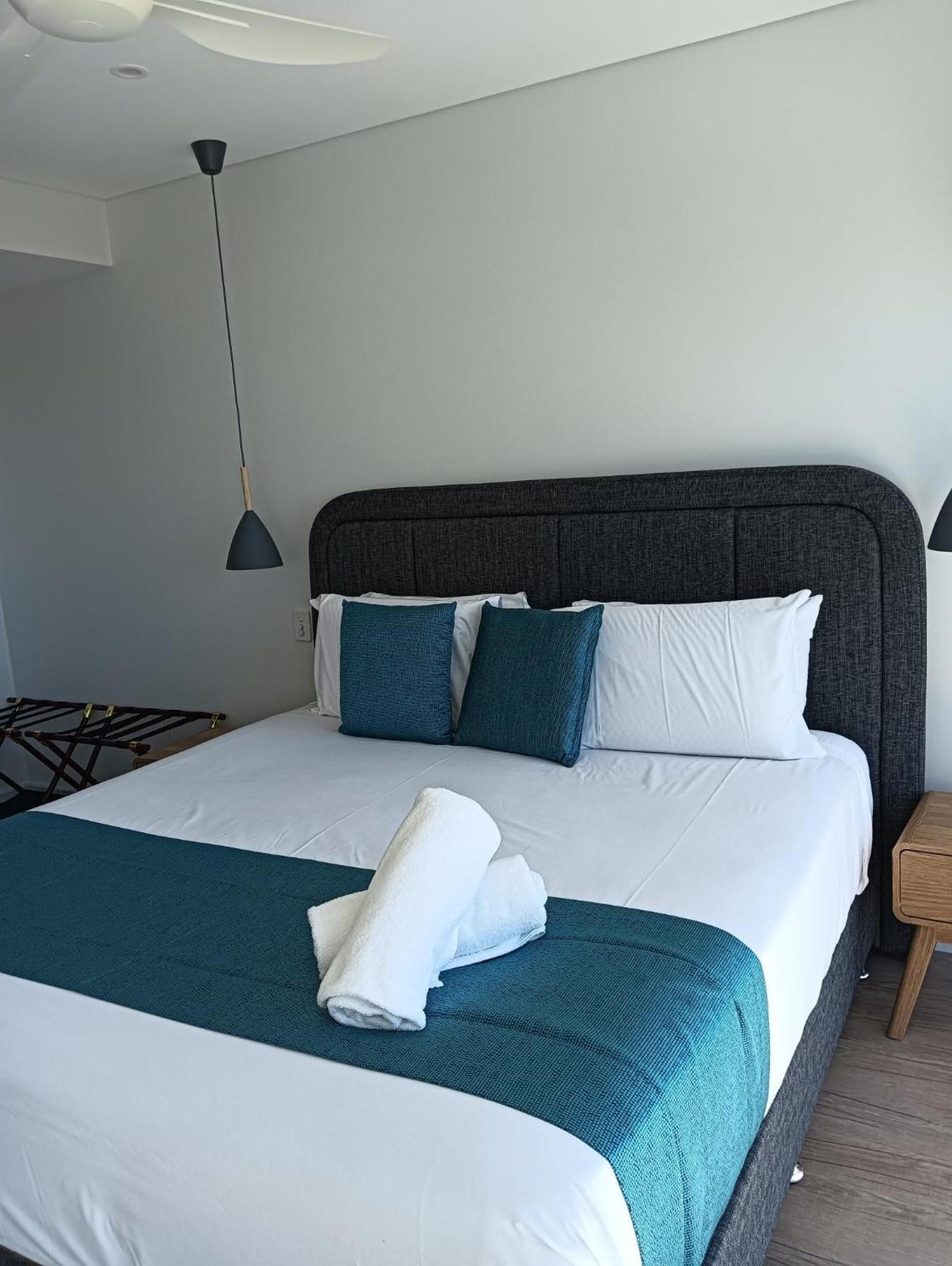 Kirra Surf Apartments Guldkusten Exteriör bild