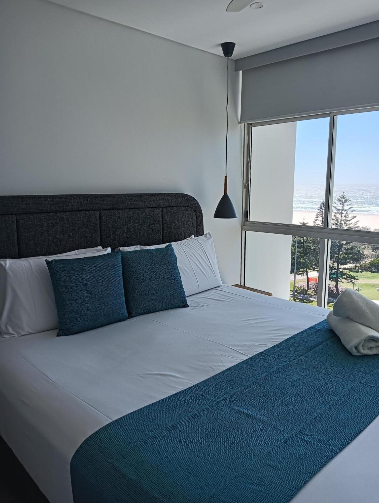 Kirra Surf Apartments Guldkusten Exteriör bild