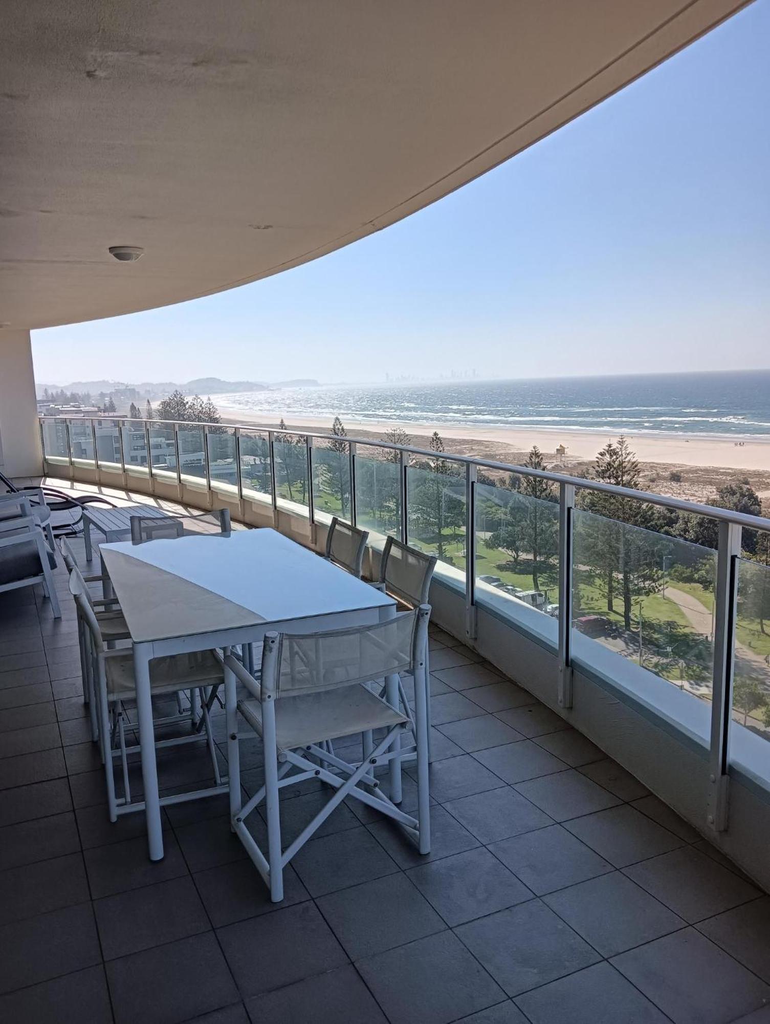 Kirra Surf Apartments Guldkusten Exteriör bild