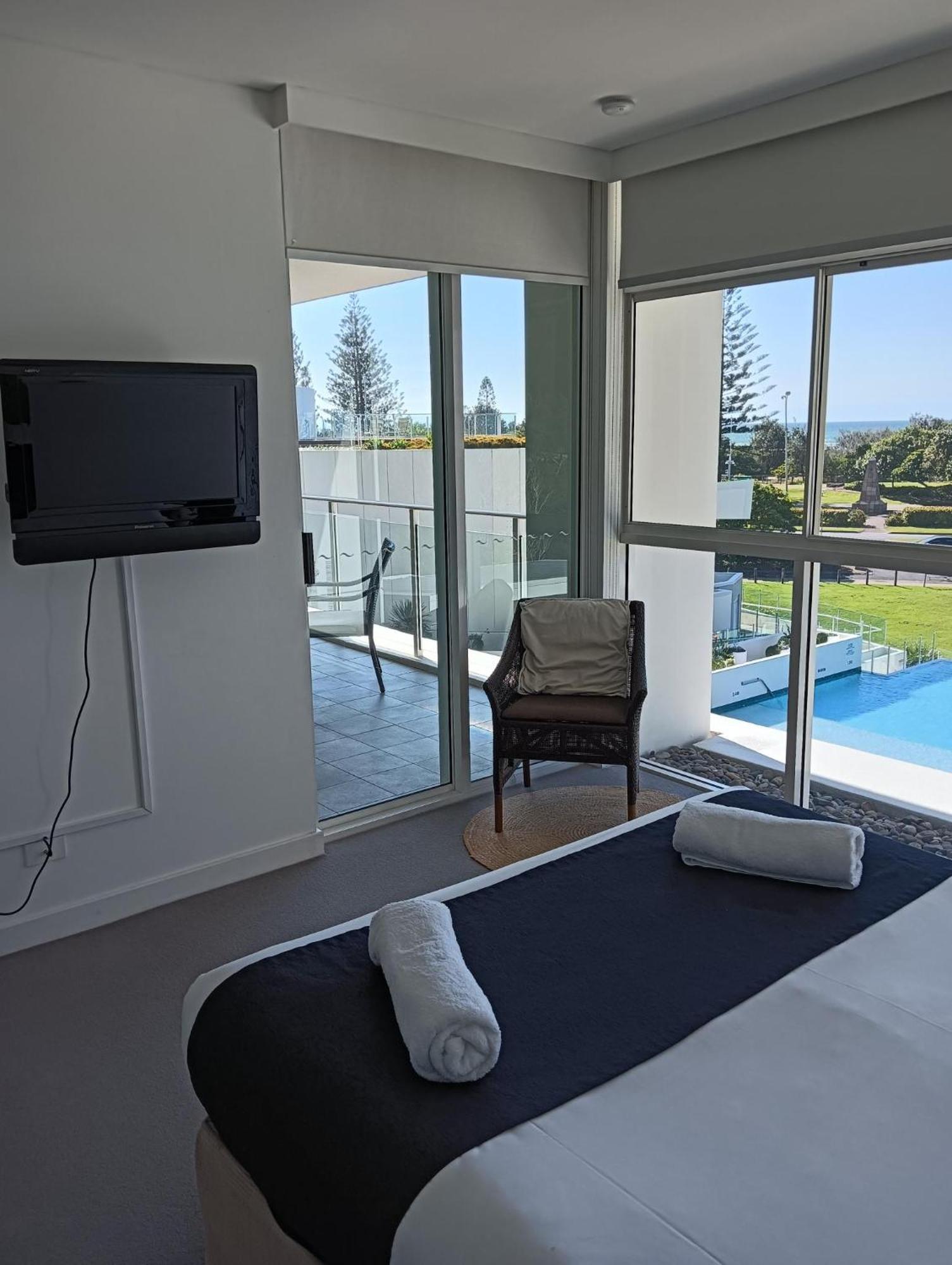 Kirra Surf Apartments Guldkusten Exteriör bild