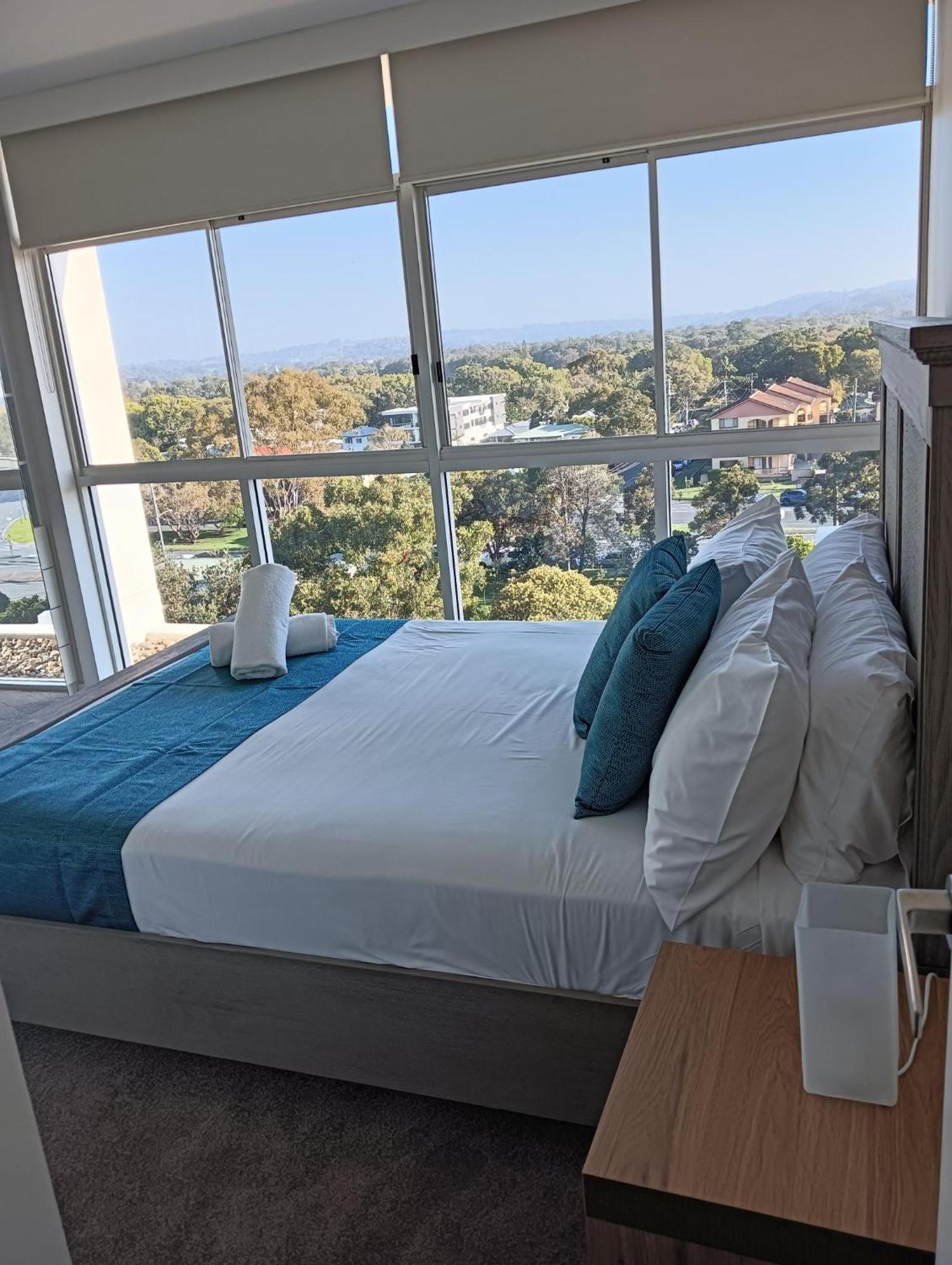 Kirra Surf Apartments Guldkusten Exteriör bild