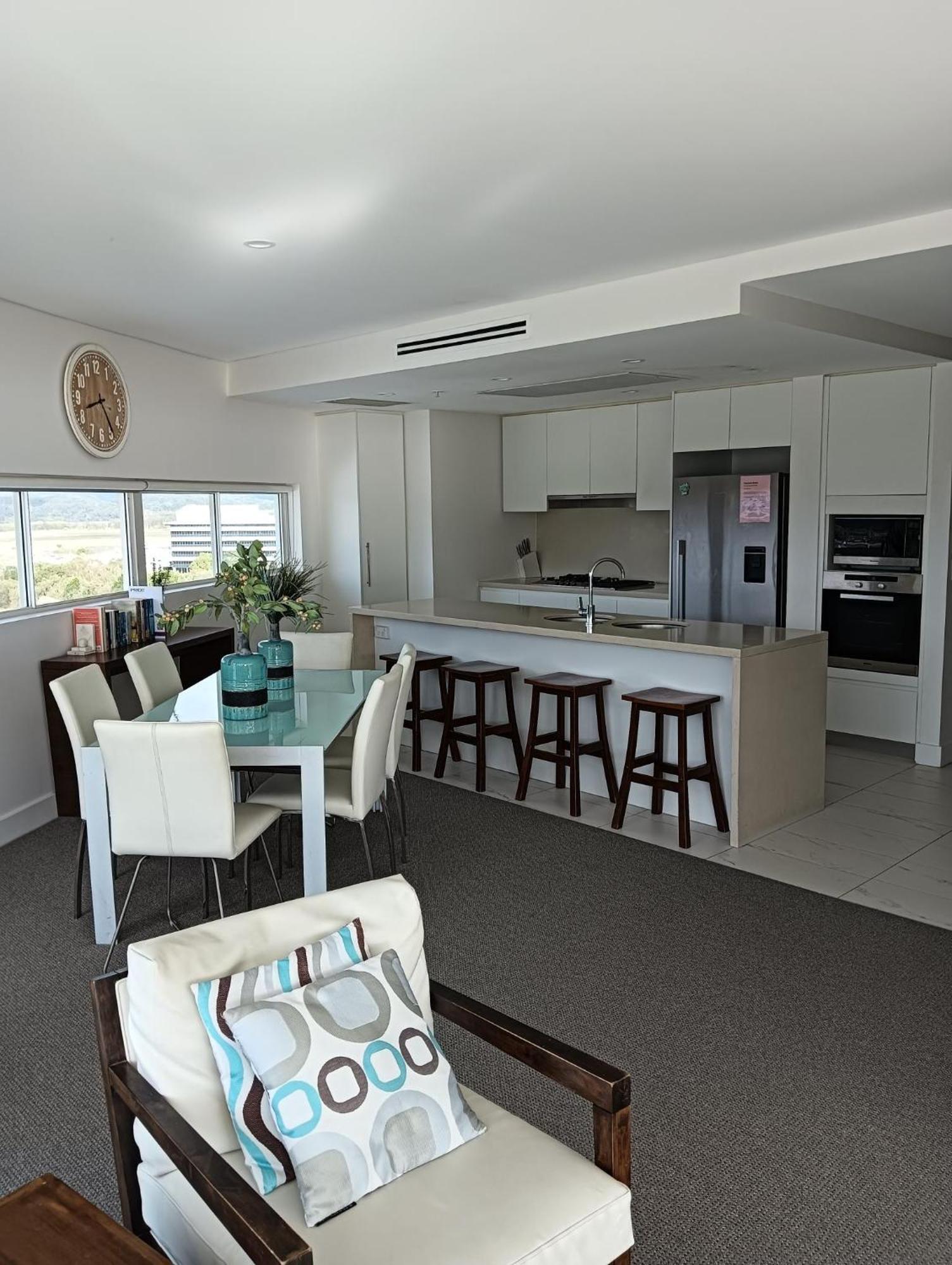 Kirra Surf Apartments Guldkusten Exteriör bild