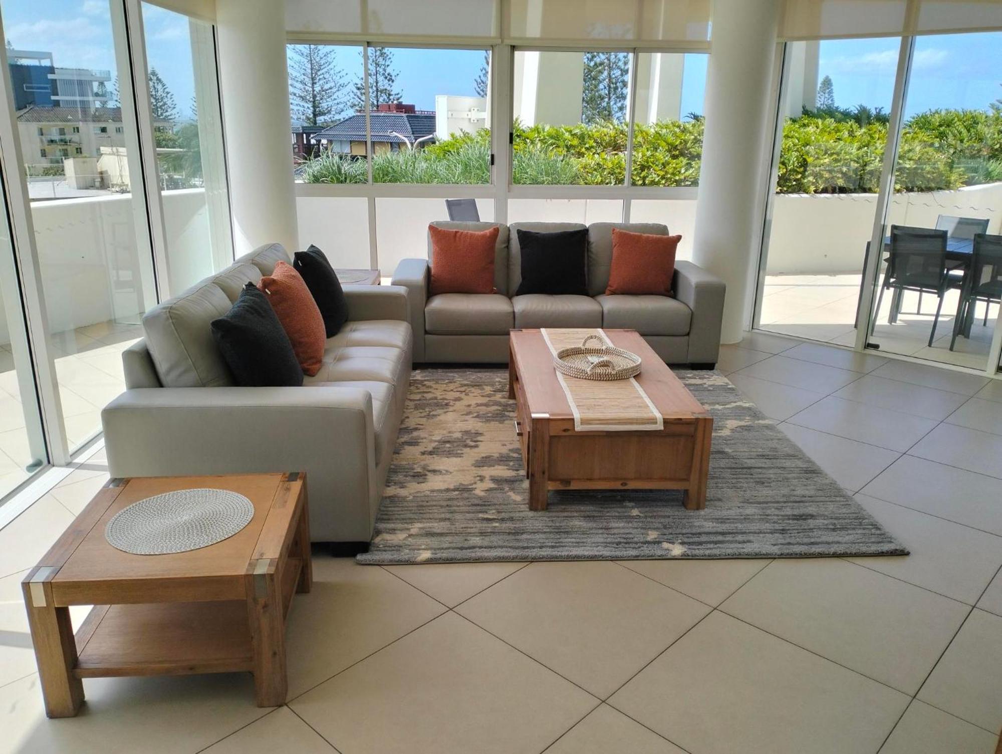 Kirra Surf Apartments Guldkusten Exteriör bild