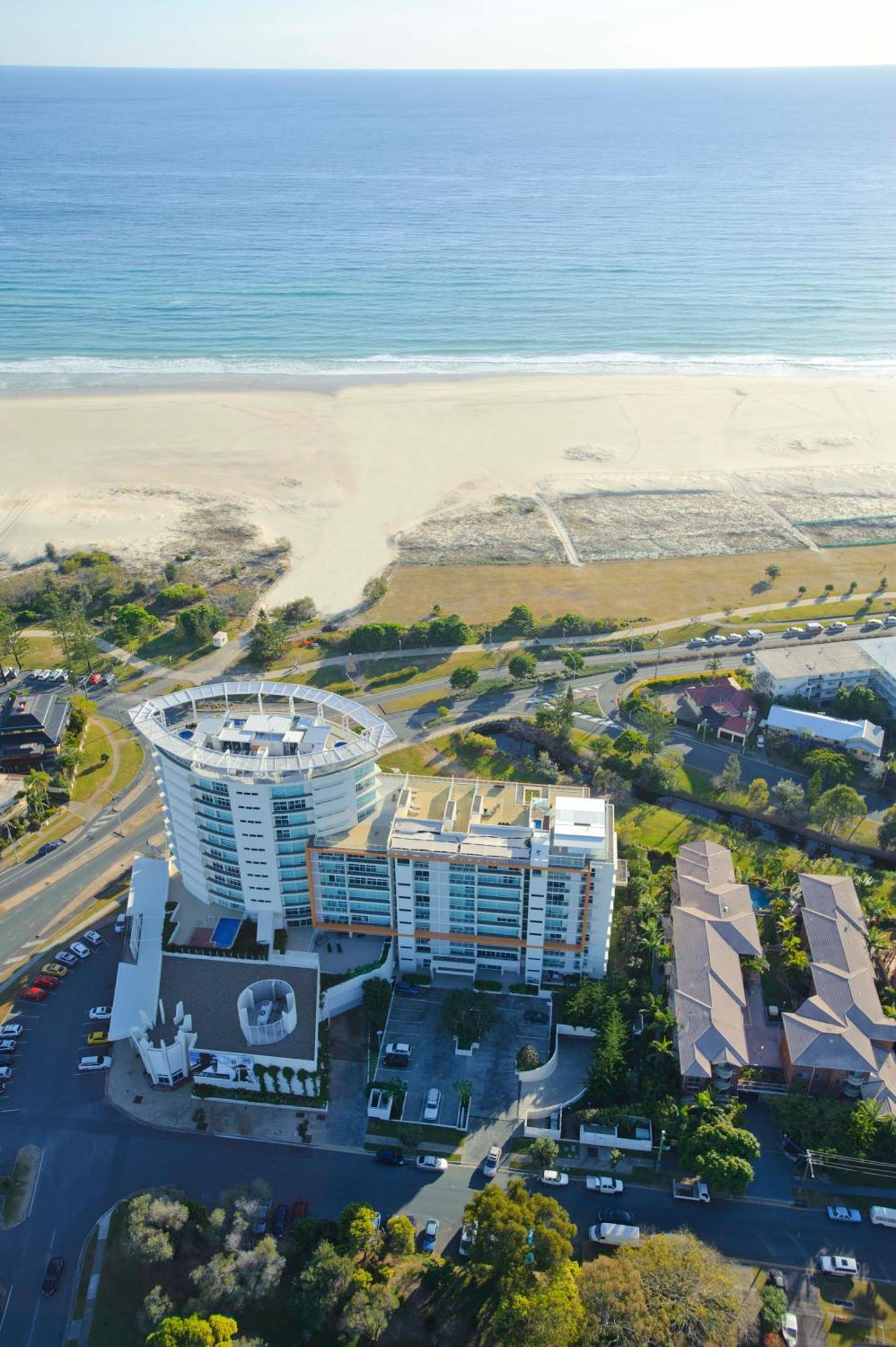 Kirra Surf Apartments Guldkusten Exteriör bild