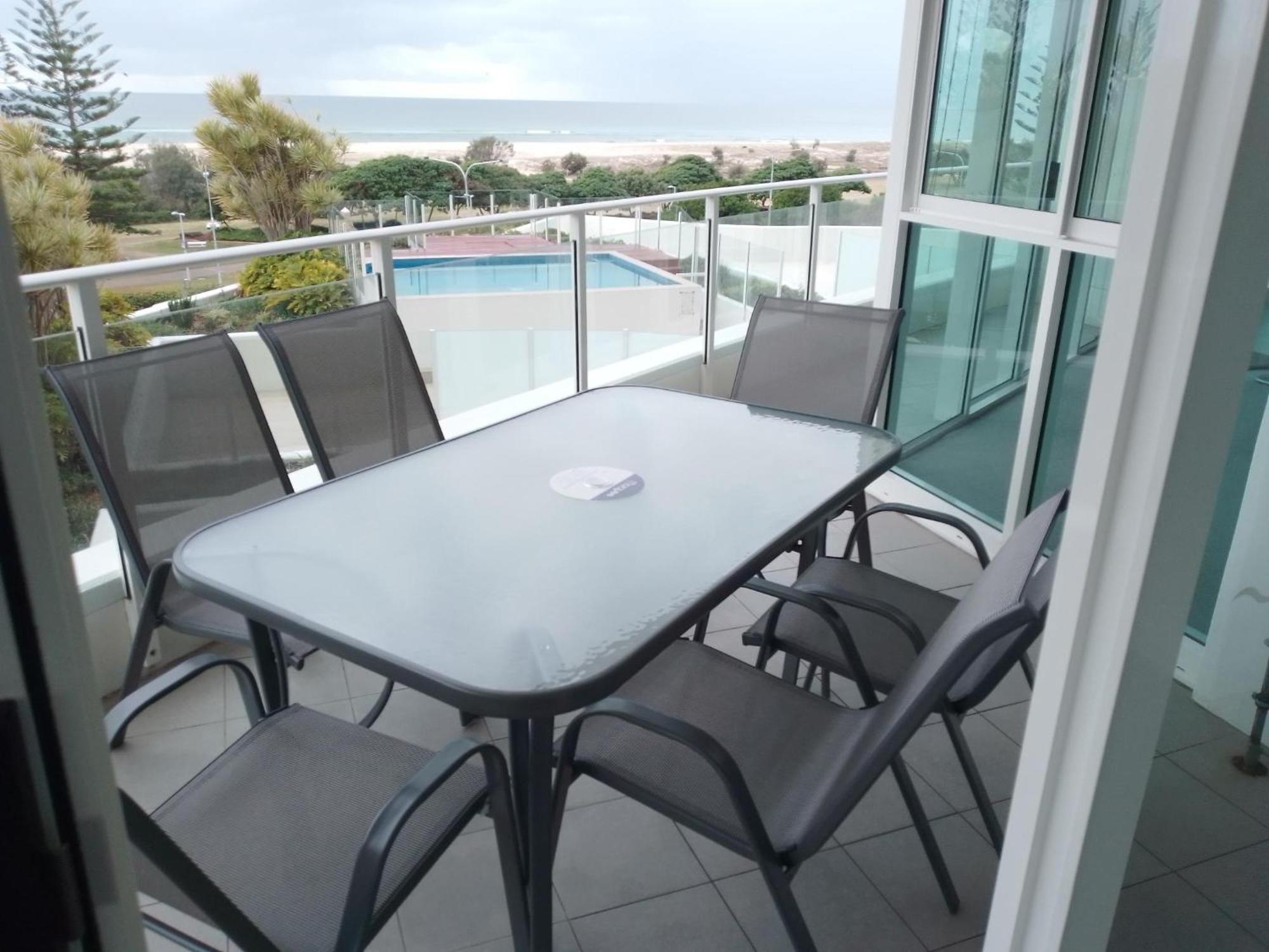 Kirra Surf Apartments Guldkusten Exteriör bild
