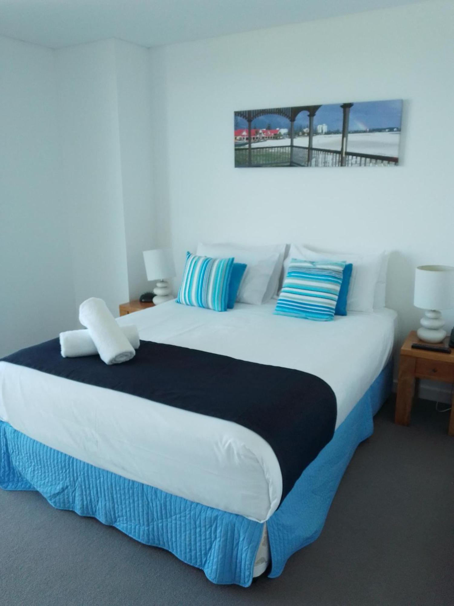 Kirra Surf Apartments Guldkusten Exteriör bild